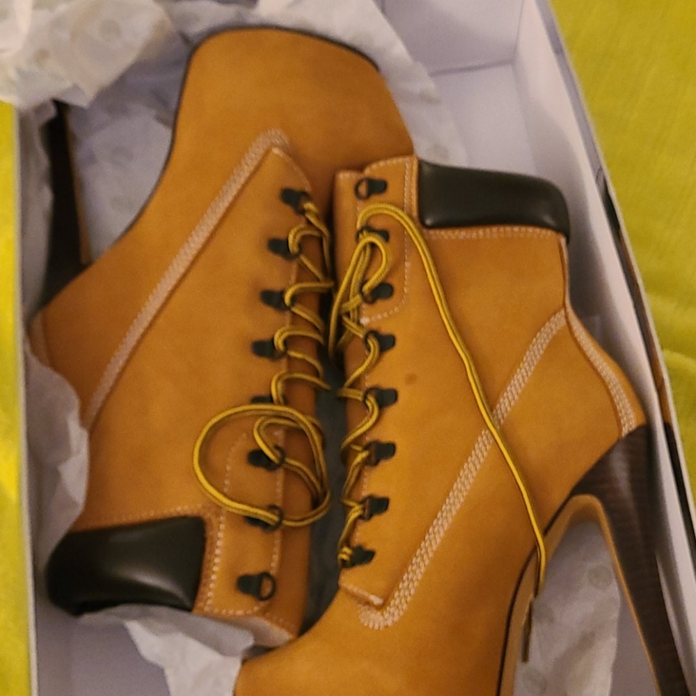 Zigi Girl Boots size 9